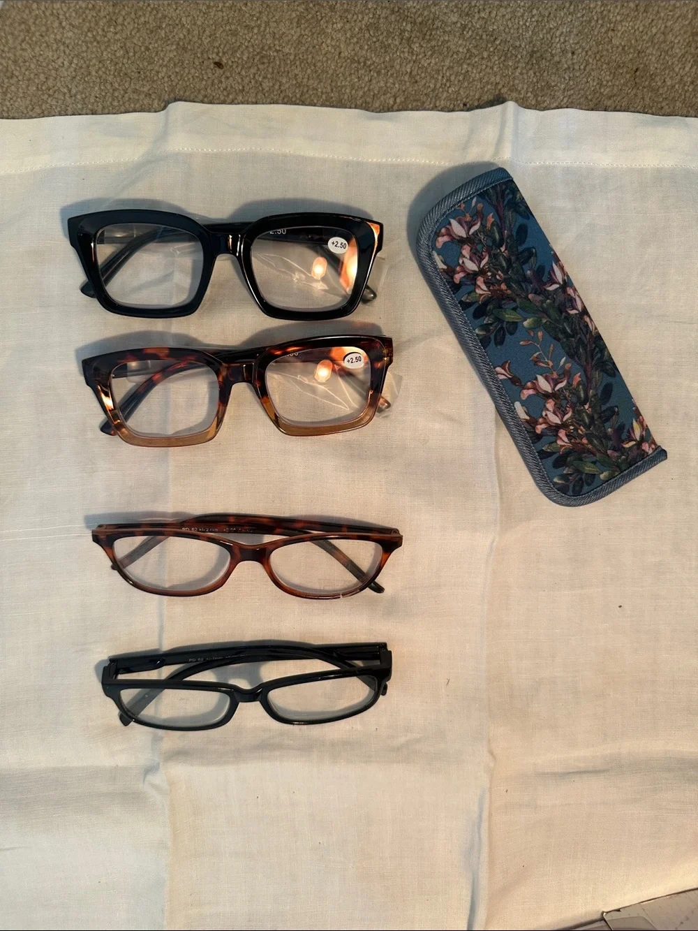 Women's Reading Glasses Set with Floral Zip Case - Black & Tortoiseshell